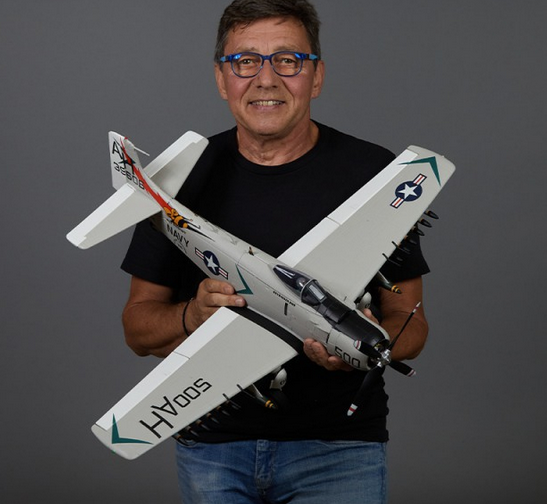 Warbird A1 Skyraider gris PNP 750mm Derbee Warbird